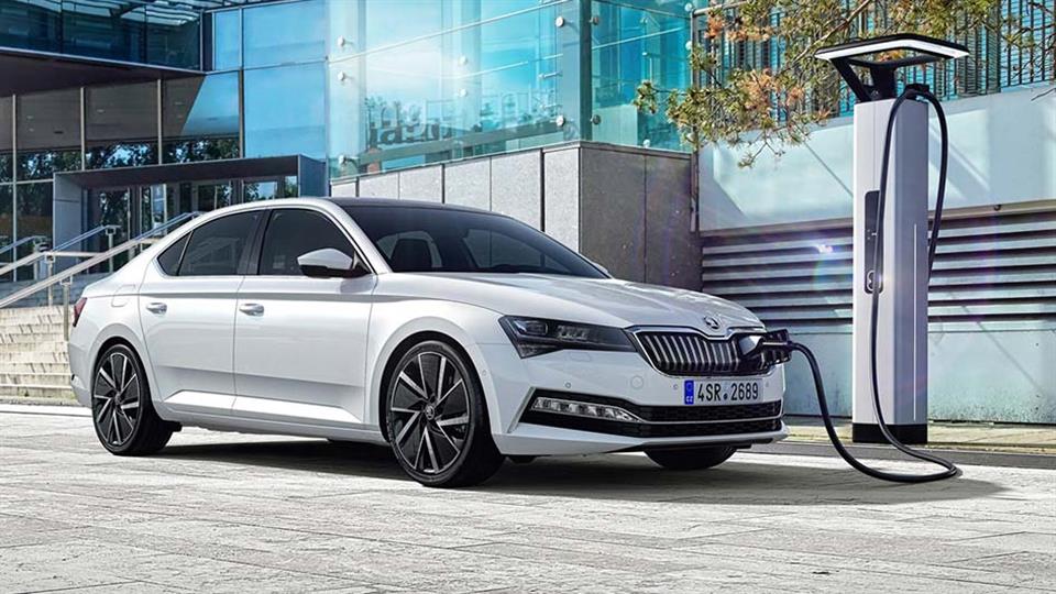 اشکودا سوپرب پلاگین هیبرید